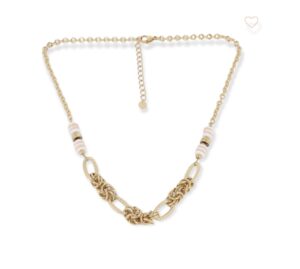 Découvrez notre collier court heishi beige et or en acier