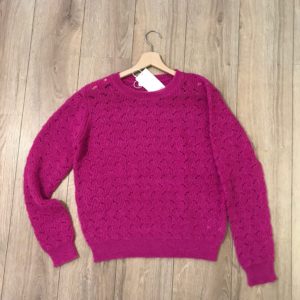 Découvrez le pull ajouré fushia