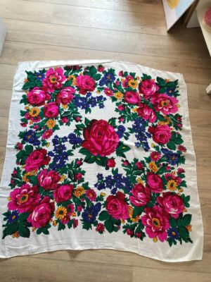Découvrez le foulard balte blanc