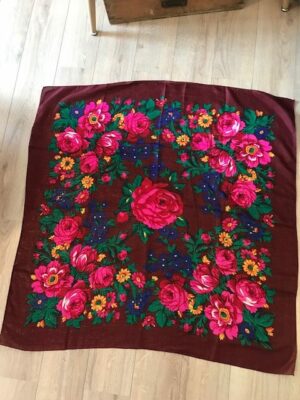 Découvrez notre foulard balte bordeaux