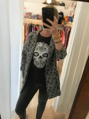 Découvrez notre t-shirt tête de mort à paillettes