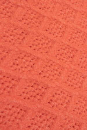 Découvrez notre pull en maille corail pour femme