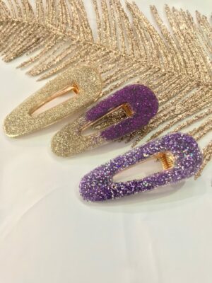 Découvrez la barrette résine et paillettes dorées