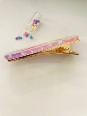 Découvrez notre barrette pailletée multicolore