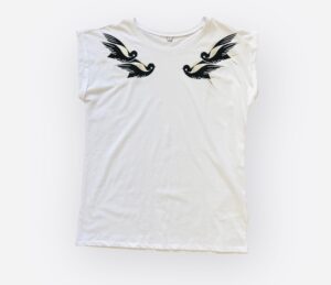 Notre t-shirts hirondelles pailletées, à découvrir en plusieurs coloris. Fait par nos soins dans notre atelier près de Nantes
