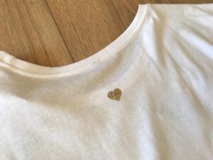 Notre t-shirts hirondelles pailletées, à découvrir en plusieurs coloris. Fait par nos soins dans notre atelier près de Nantes