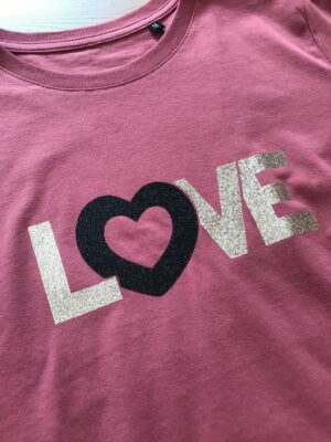 Découvrez notre t-shirt rose vintage Love