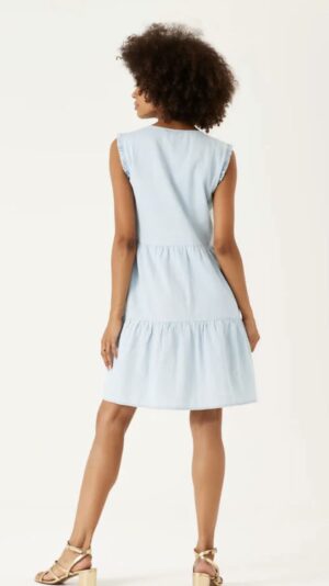 Découvrez la robe courte en jean bleue