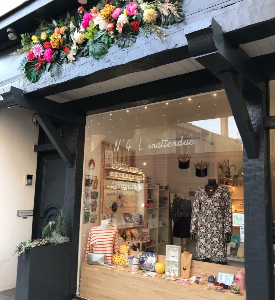 l'inattendue, boutique girly où vous trouverez des bijoux, des créations, des broches...