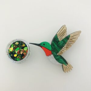 Découvrez notre broche colibri en acrylique