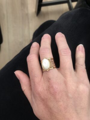 Alternative view of Bague acier doré ornée d'une nacre