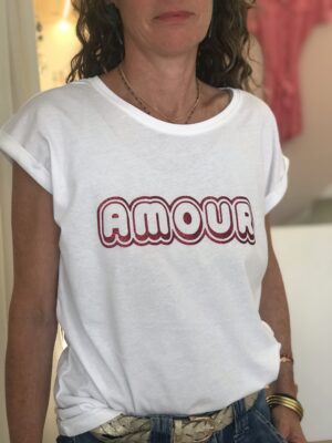 Découvrez notre t-shirt amour rouge paillettes fait main dans notre atelier entre Nantes et Clisson