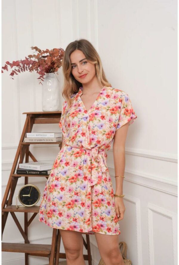 Découvrez notre robe courte à fleurs pour femme