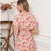 Découvrez notre robe courte à fleurs pour femme