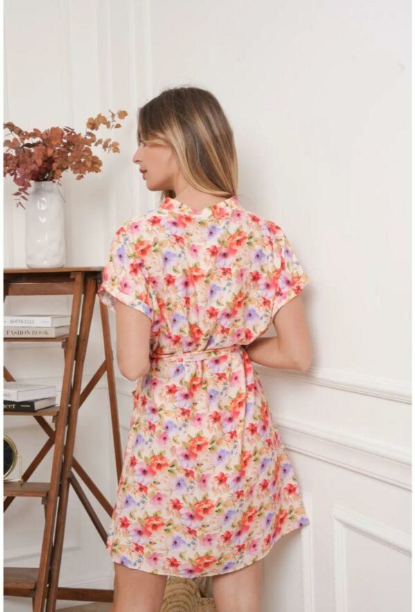 Découvrez notre robe courte à fleurs pour femme