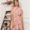 Découvrez notre robe courte à fleurs pour femme