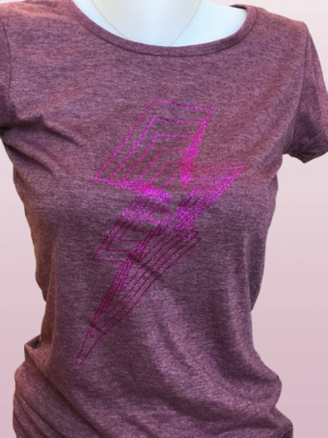 Découvrez notre t-shirt éclair fushia pailleté, personnalisable, fait main dans notre atelier