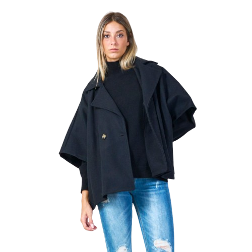 Découvrez la veste cape noire pour femme.