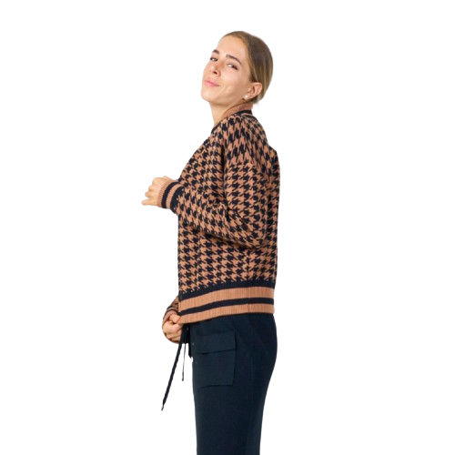 Découvrez la veste en tricot motif pied-de-poule camel et noir pour femme