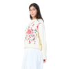 Ajoutez une touche de romantisme à votre garde-robe avec ce magnifique pull brodé floral.