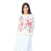 Ajoutez une touche de romantisme à votre garde-robe avec ce magnifique pull brodé floral.