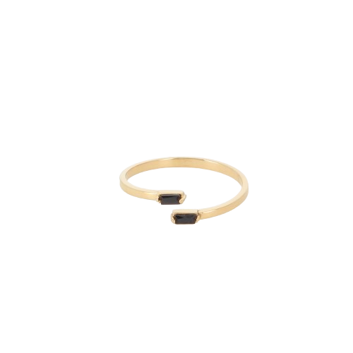 Cette bague fine noire, ouverte avec deux cristaux rectangulaires, est un véritable bijou de style contemporain, alliant élégance minimaliste et éclat subtil.