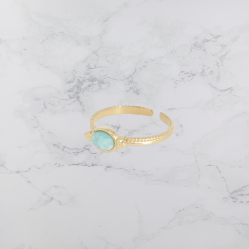 Découvrez la bague ovale en pierre amazonite - élégance naturelle et raffinement authentique en acier doré pour femme