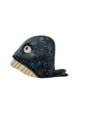 Laissez-vous charmer par notre broche baleine noire pailletée, une pièce artisanale originale qui raconte une véritable histoire de famille