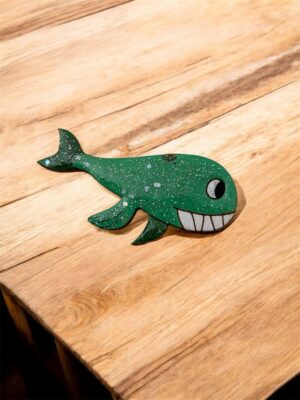 Broche baleine verte bicolore