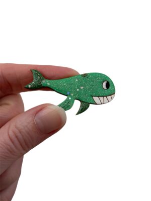 Alternative view of Broche baleine verte bicolore