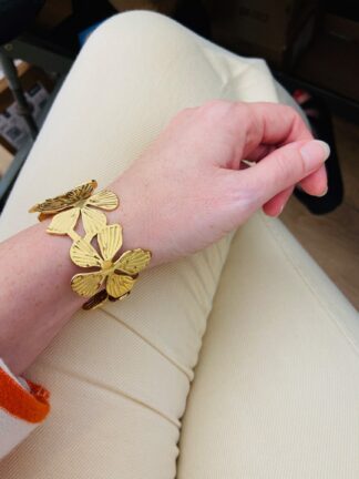 Craquez pour notre manchette fleurs dorées en acier