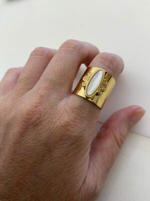 Bague large et nacre