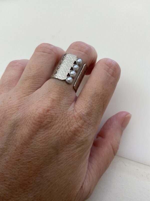 Bague large et pierre naturelle