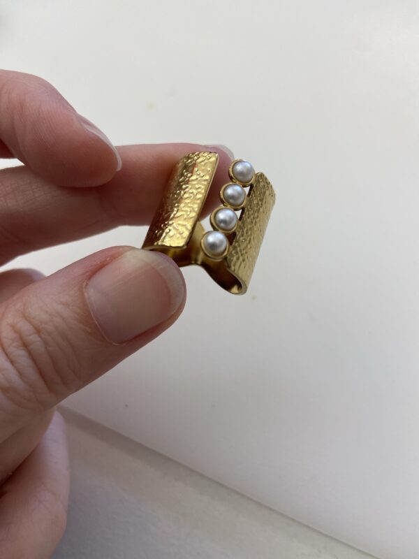 Bague large et pierre naturelle