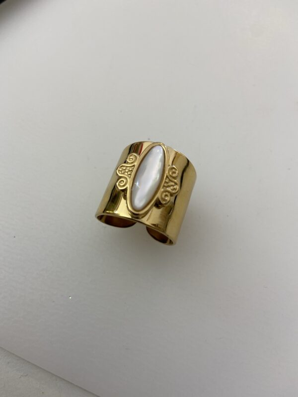 Bague large et nacre