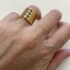 Découvrez notre bague large et pierre naturelle
