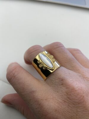 Alternative view of Bague large et nacre