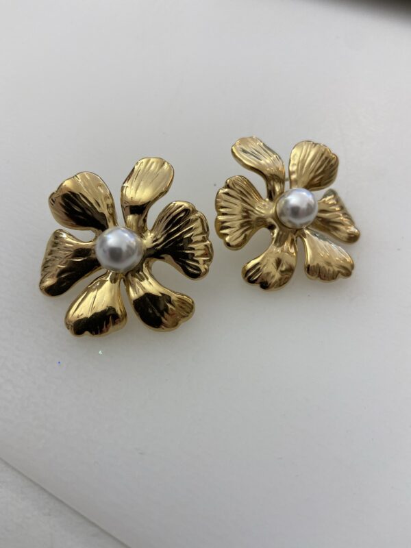 Puces d’oreilles fleur et nacre