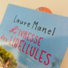 Marque-page oversize en acrylique avec motif floral vintage orange, crème et gris, création artisanale sublimée à la main – L’Inattendue Clisson