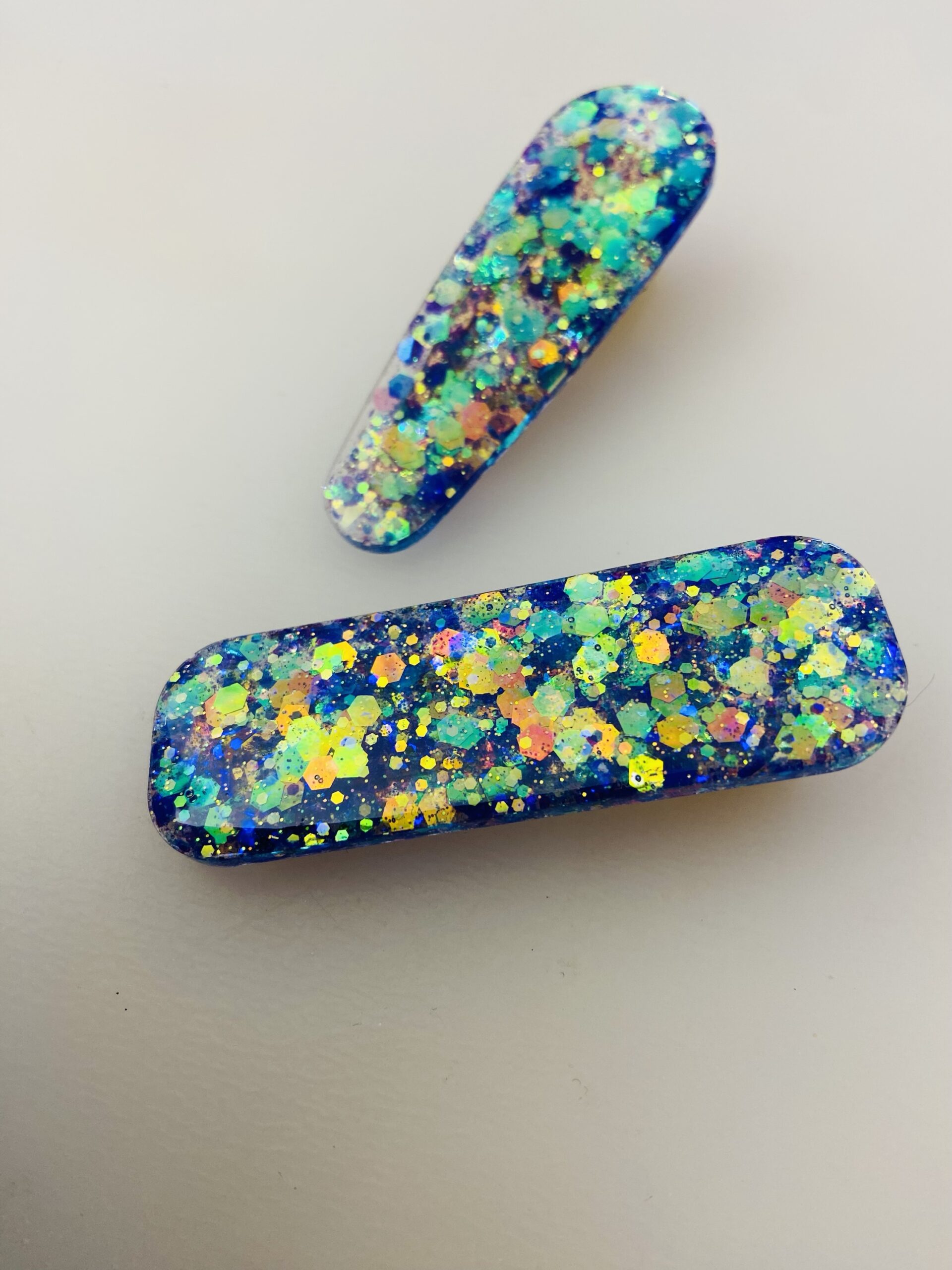Barrette galaxie : résine, paillettes bleu et vert, pièce unique faite main – Image 2