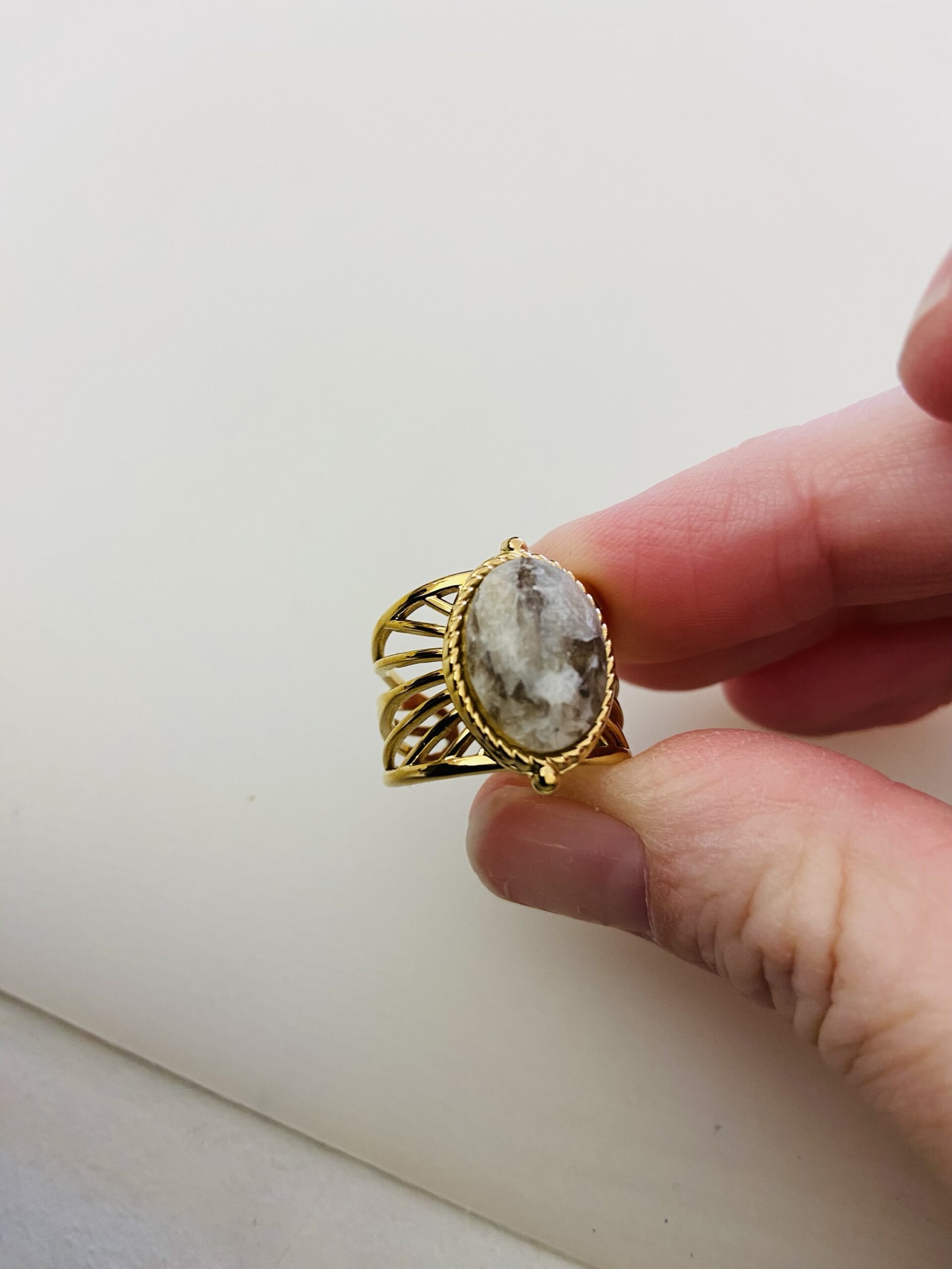 Bague Jaspe Gris Dorée Ajustable – Image 5