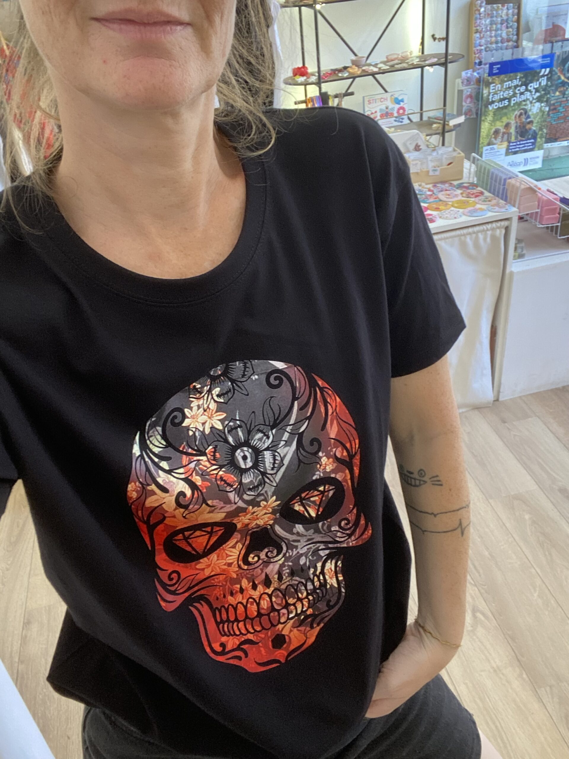 T-shirt tête de mort Floral Black – Image 4