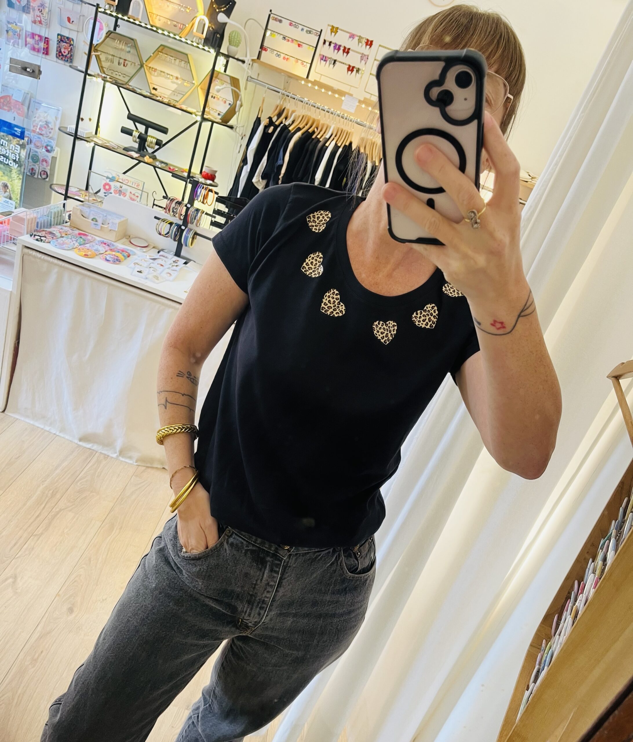 T-shirt cœurs léopards