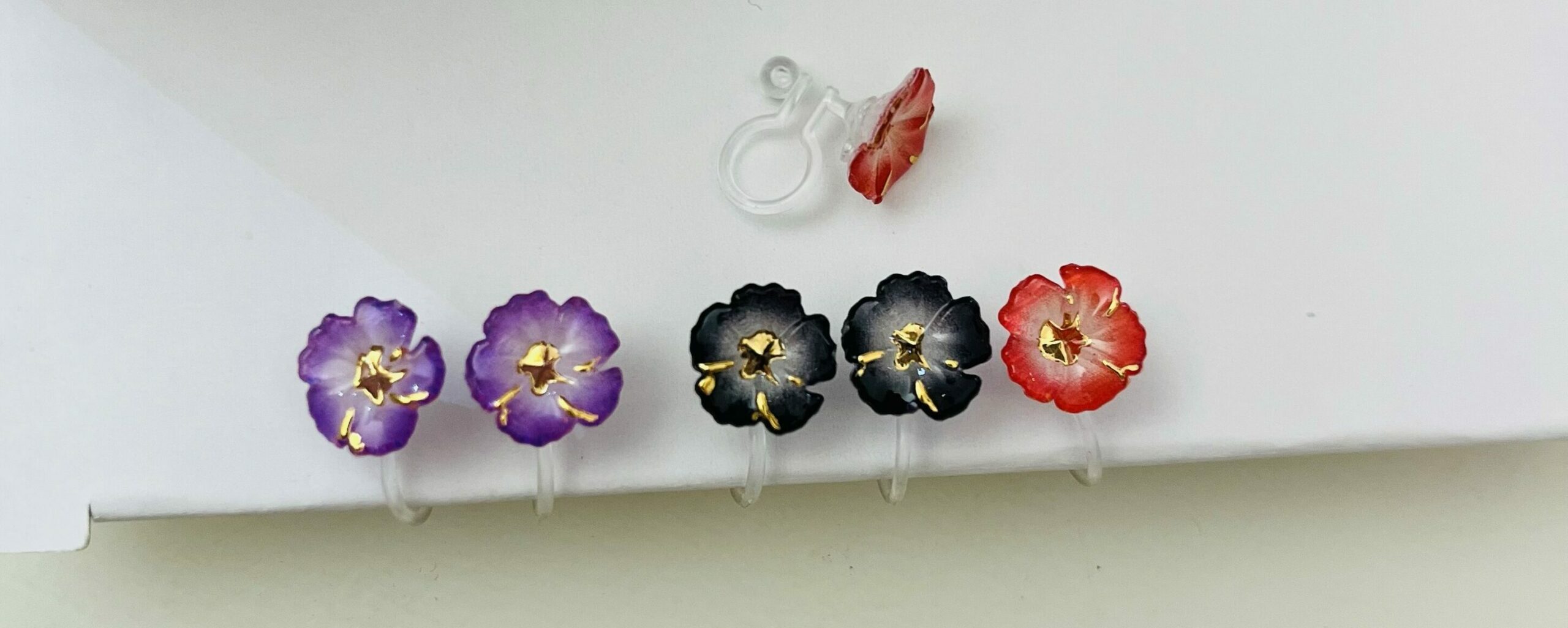 Sélection de boucles d'oreilles clips enfant, étoiles, fleurs et cœurs..