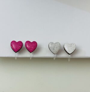 Clips d'oreilles cœur en résine