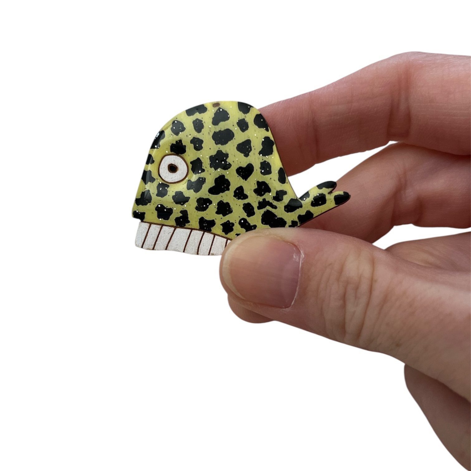 Broche baleine léopard jaune pailletée